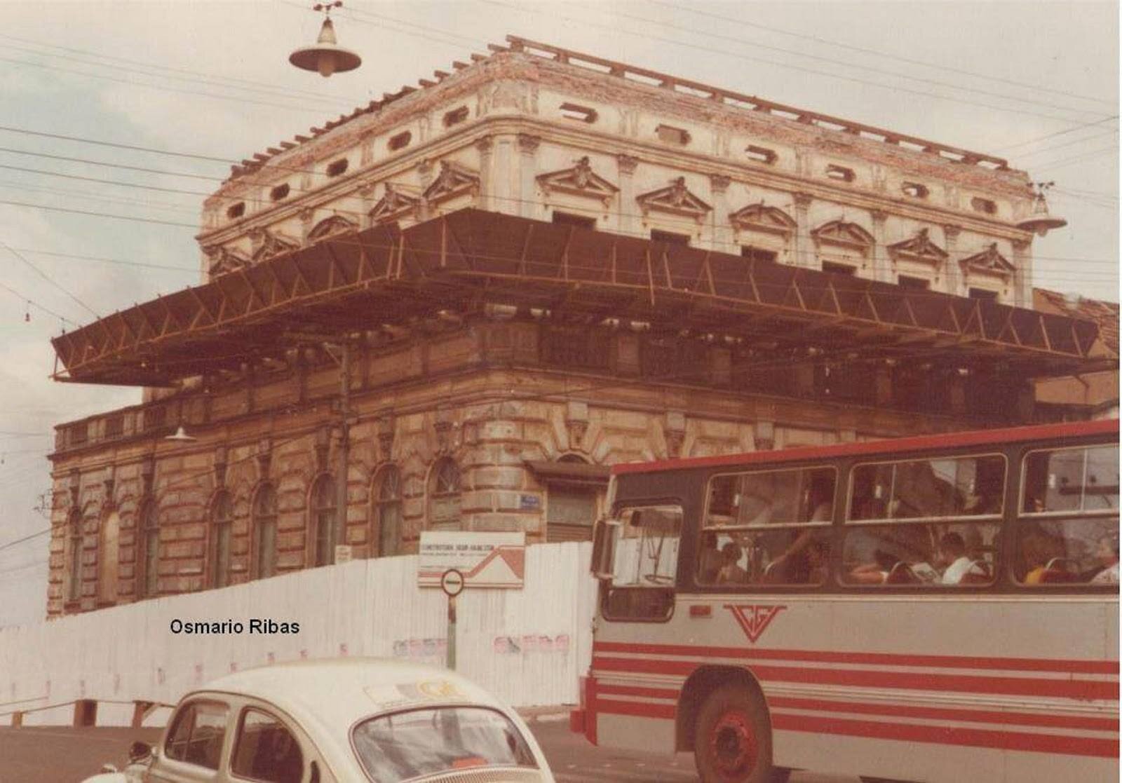 Início da demolição da Casa Osternack - Década de 1980