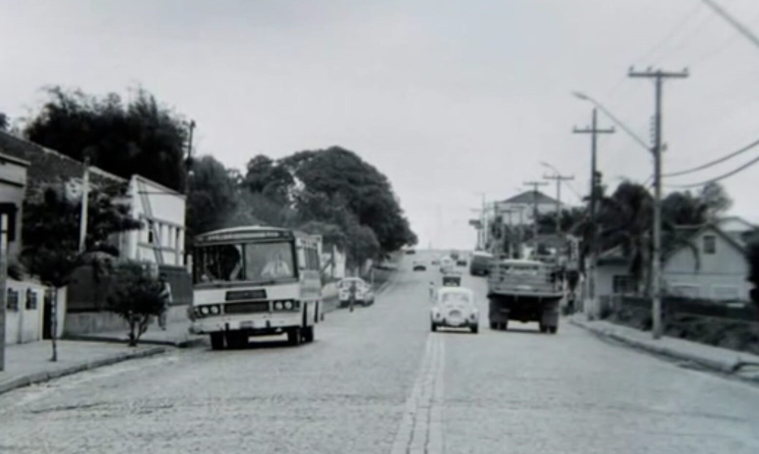 Avenida Carlos Cavalcanti, em Uvaranas - Década de 1970